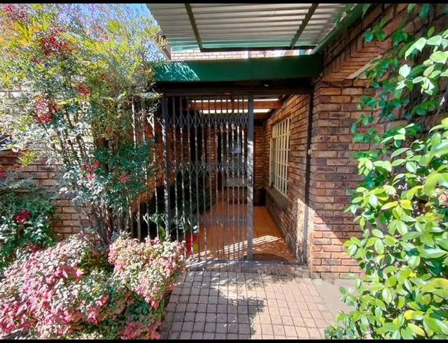 8 BEDROOM HOUSE FOR SALE IN GROENKOL